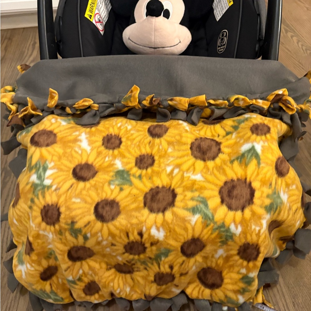 Sunflower Print Blanket with Gray Trim